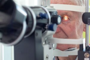 Keep An Eye On Early Signs Of Cataracts Lasik Eye Surgery Grand